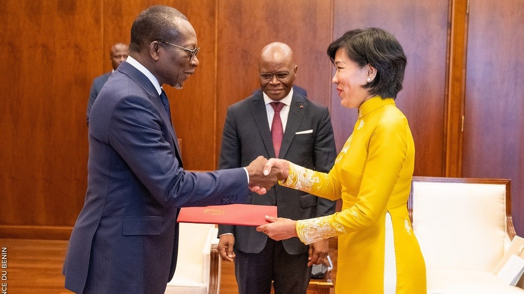 Đại sứ Đặng Thị Thu Hà trình Thư ủy nhiệm lên Tổng thống Benin