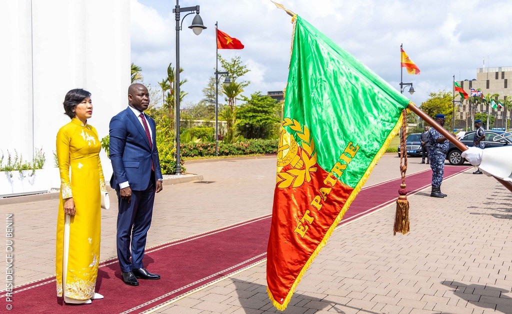 Đại sứ Đặng Thị Thu Hà trình Thư ủy nhiệm lên Tổng thống Benin