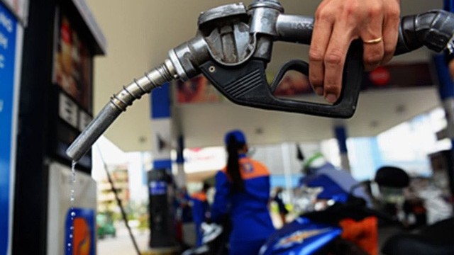 Bộ Tài chính đề nghị báo cáo về chi phí nhập xăng dầu về Việt Nam