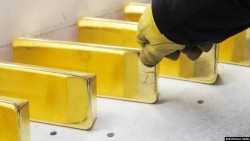 Giá vàng hôm nay 15/11, Giá vàng bị ‘nuốt chửng’, liên tiếp gặp cơn gió ngược, nhận định quá sốc về 2023, vàng SJC ‘không liên quan’