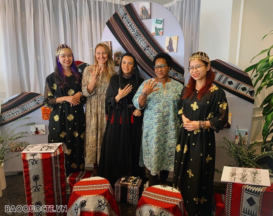 Saudi Arabia với biến chuyển trong văn hóa - xã hội và vai trò ngày càng tăng của phụ nữ. (Ảnh: Hạnh Lê) Saudi Arabia với biến chuyển trong văn hóa - xã hội và vai trò ngày càng tăng của phụ nữ. (Ảnh: Hạnh Lê)