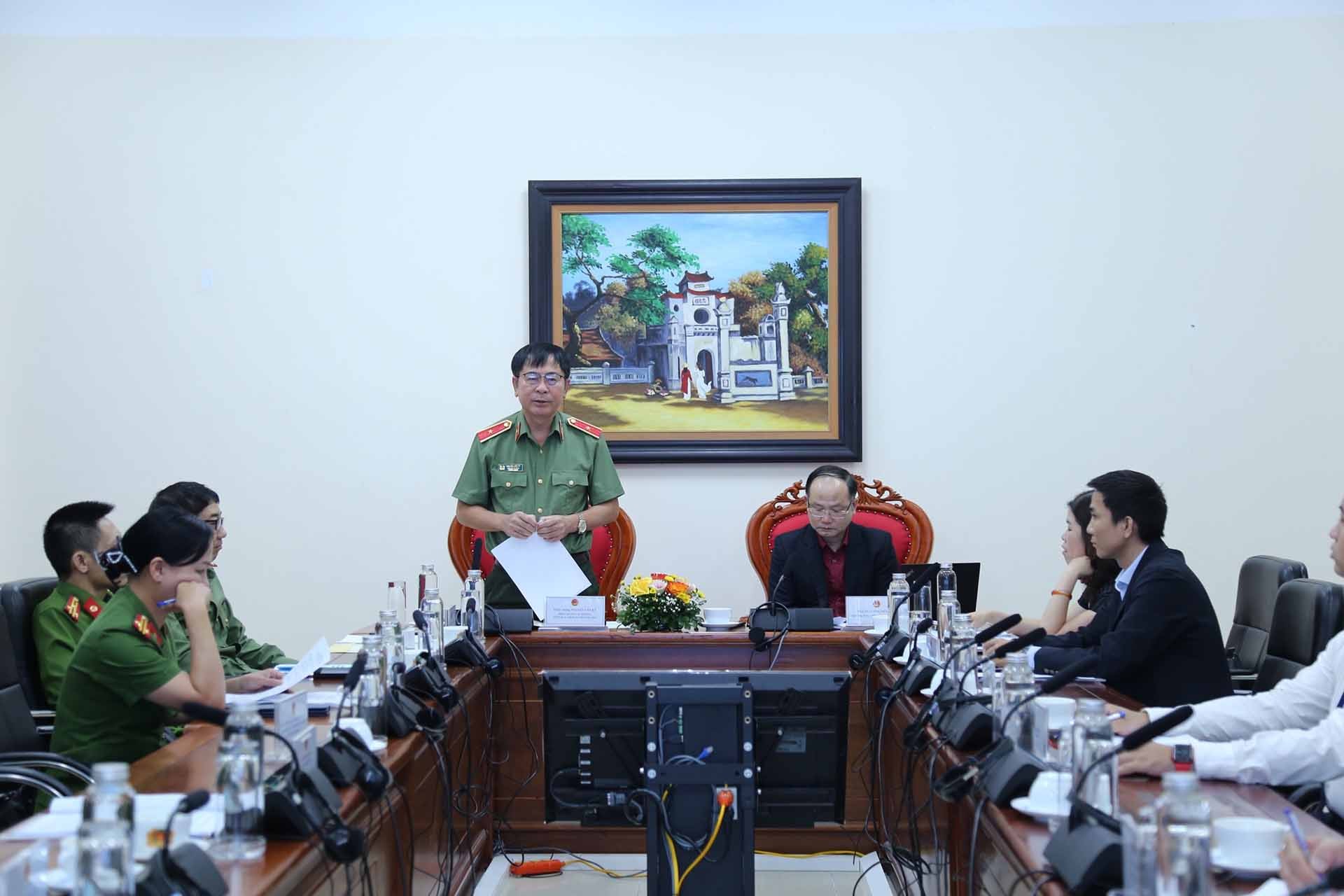 Đồng chí Nguyễn Văn Kỷ, Phó Chánh Văn phòng, Văn phòng Nhân quyển phát biểu khai mạc Hội thảo.