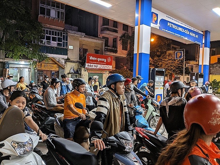 Giá xăng dầu hôm nay 16/11: Thế giới tăng nhẹ; Bộ Công Thương chỉ ra nguyên nhân chính gây ra tình trạng 'khan' xăng dầu Giá xăng dầu hôm nay 16/11: Thế giới tăng nhẹ; Bộ Công Thương chỉ ra nguyên nhân chính gây ra tình trạng 'khan' xăng dầu