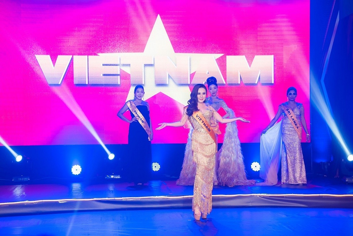 Phan Kim Oanh lộng lẫy đăng quang Mrs Grand International 2022