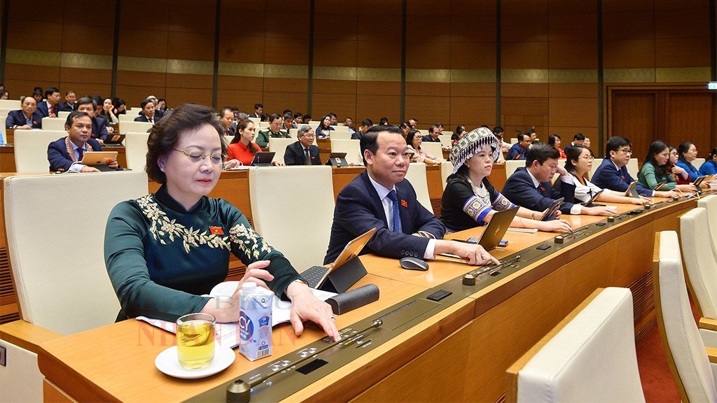 Quốc hội yêu cầu giải quyết căn cơ tình trạng nghỉ việc của nhân viên y tế, giáo dục