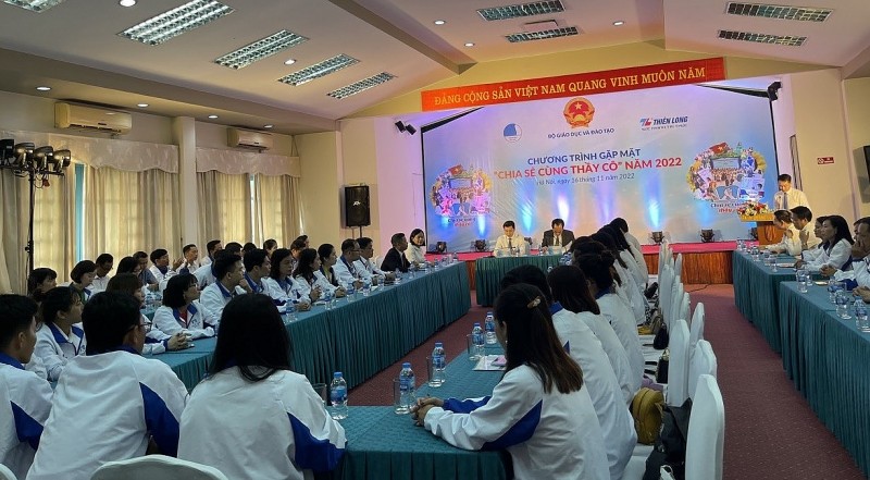 Mỗi thầy, cô giáo là tấm gương sáng về học tập, rèn luyện, đổi mới