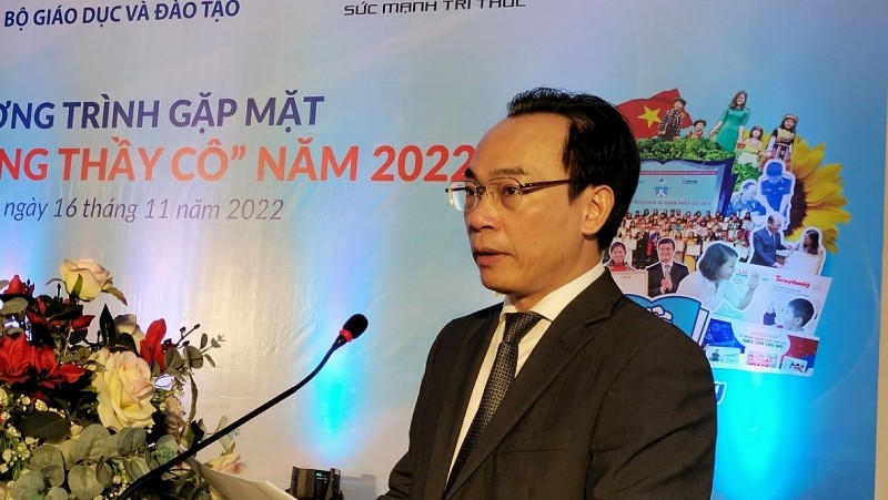 Mỗi thầy, cô giáo là tấm gương sáng về học tập, rèn luyện, đổi mới