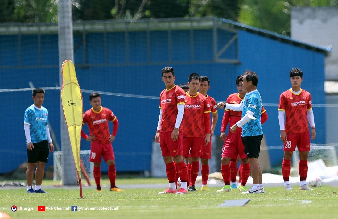 Danh sách triệu tập đội tuyển Việt Nam dự AFF Cup 2022: Công Phượng vắng mặt, Trong Hoàng trở lại Danh sách triệu tập đội tuyển Việt Nam dự AFF Cup 2022: Công Phượng vắng mặt, Trong Hoàng trở lại