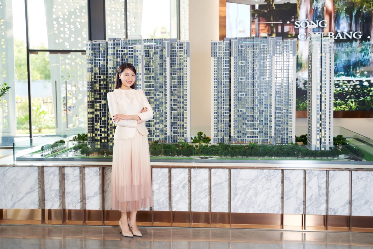 Hành trình công lý: Ngắm thời trang thanh lịch của diễn viên Hồng Diễm