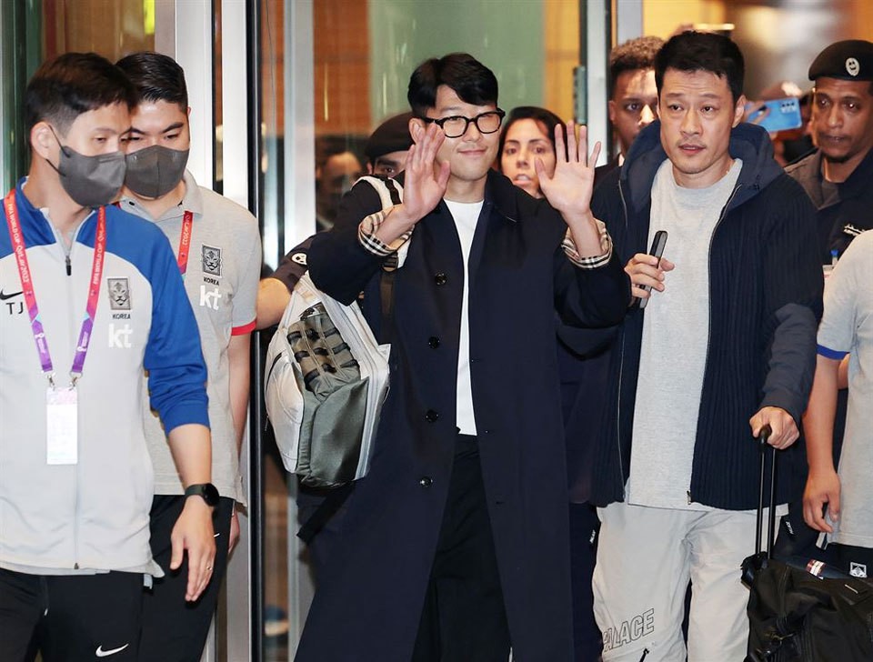 World Cup 2022: Son Heung Min đeo mặt nạ tập luyện ở Qatar World Cup 2022: Son Heung Min đeo mặt nạ tập luyện ở Qatar