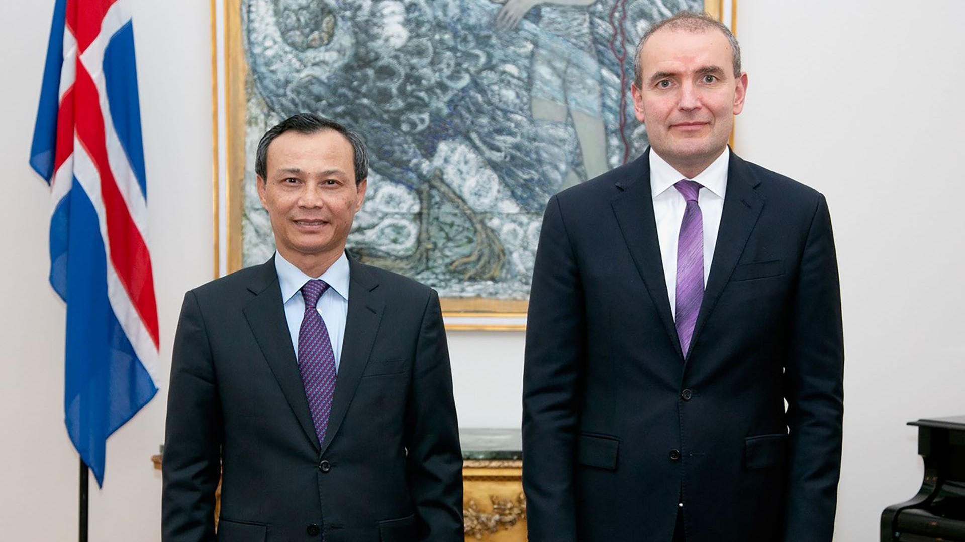 Đại sứ Lương Thanh Nghị trình Thư ủy nhiệm lên Tổng thống Iceland