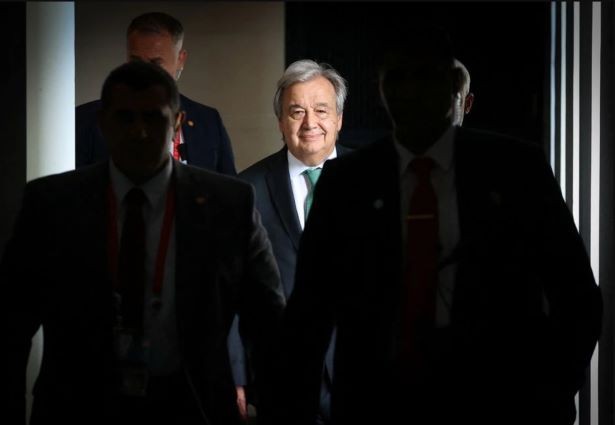 Tổng thư ký Liên Hợp Quốc Antonio Guterres trước cuộc gặp với Ngoại trưởng Nga Sergei Lavrov bên lề hội nghị thượng đỉnh G20 ở Bali, Indonesia, ngày 15 tháng 11 năm 2022. Bộ Ngoại giao Nga/Bản tin qua REUTERS