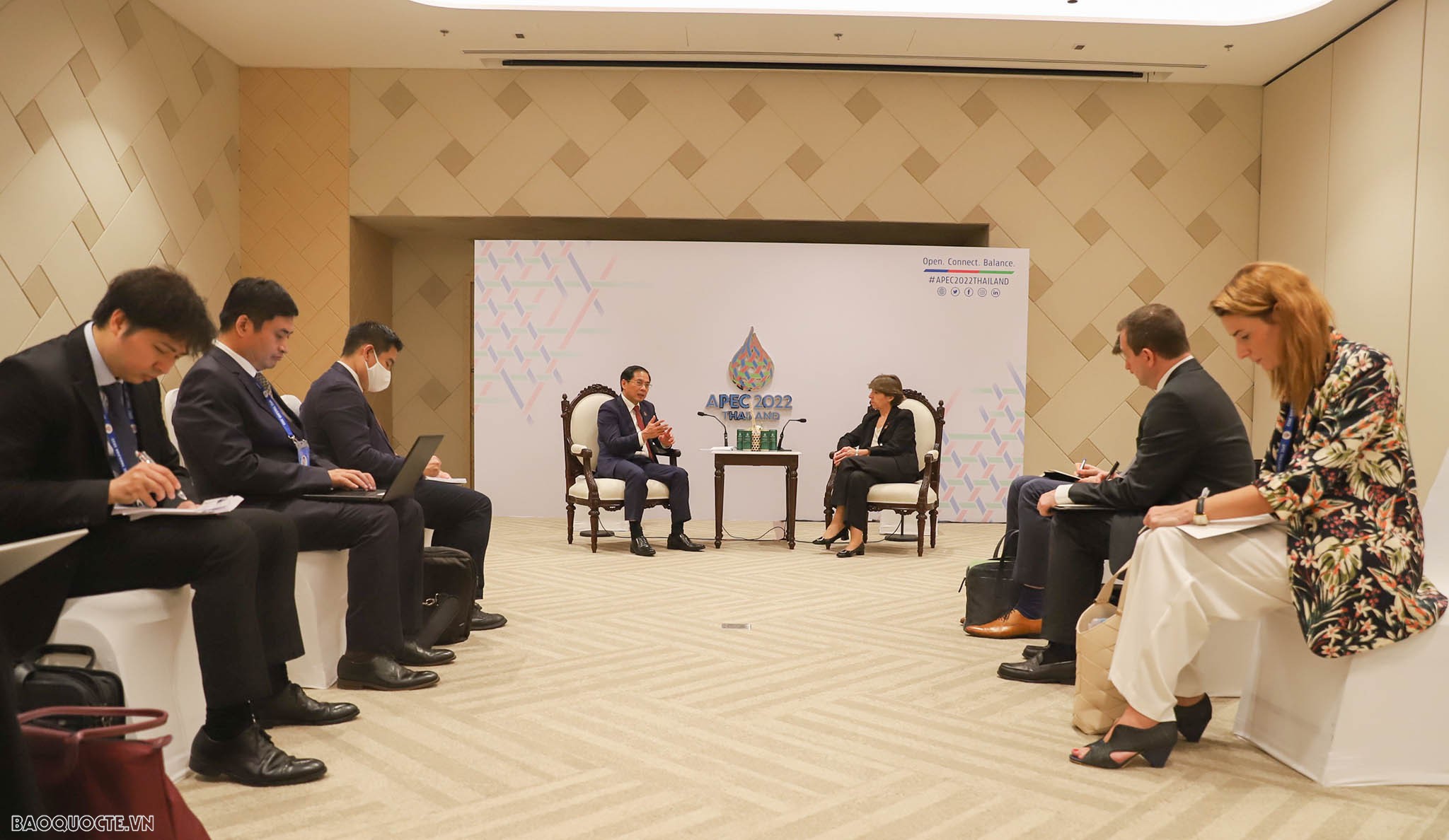 Bộ trưởng Bùi Thanh Sơn gặp Bộ trưởng Ngoại giao Pháp và Papua New Guinea