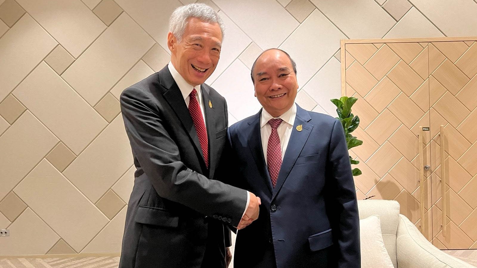 Chủ tịch nước tiếp xúc song phương lãnh đạo các nền kinh tế thành viên APEC