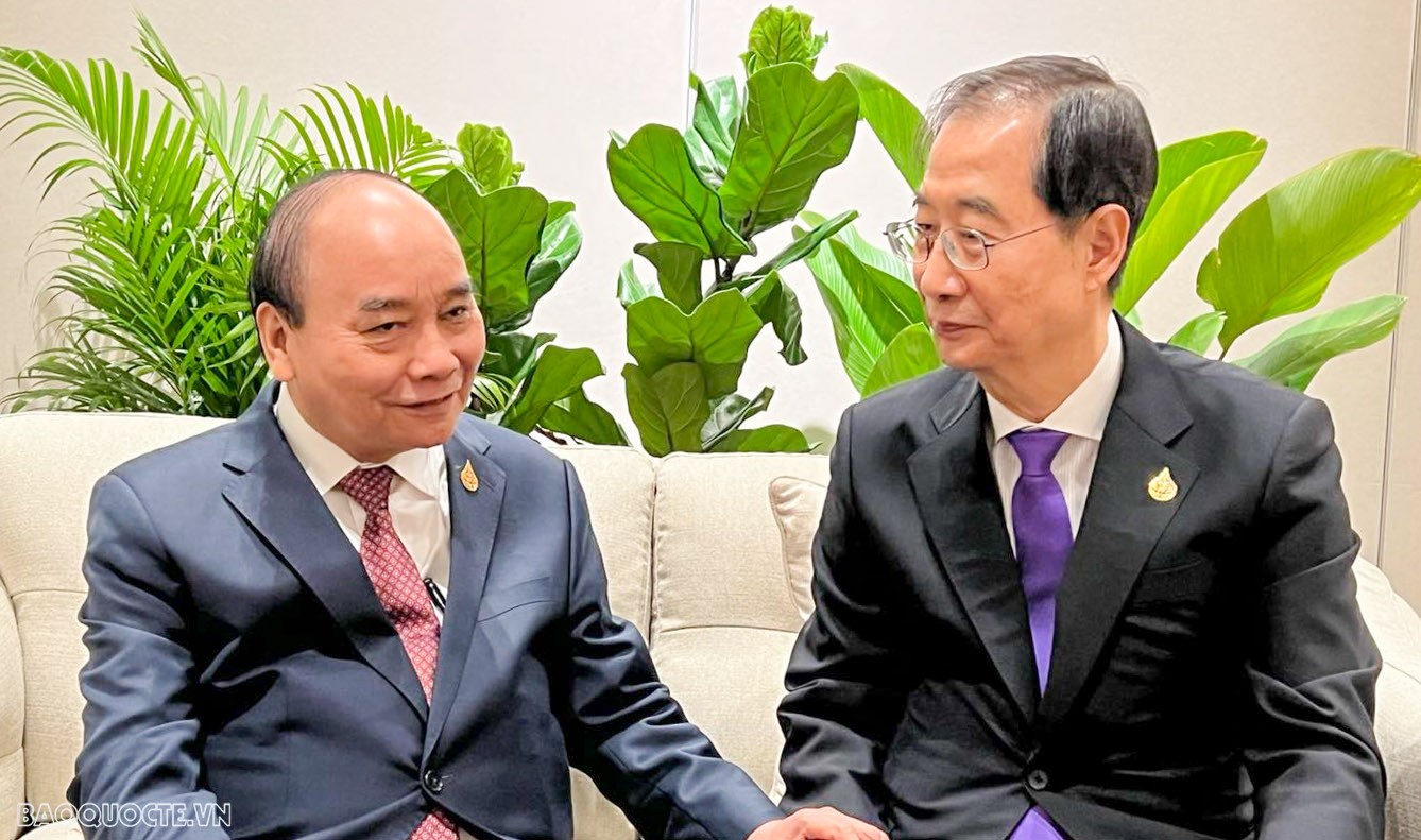 Chủ tịch nước tiếp xúc song phương nhiều lãnh đạo các nền kinh tế thành viên APEC