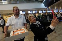 Điểm tin thế giới sáng 21/11: Phó Tổng thống Mỹ đến Philippines, lý do Bộ trưởng Nội vụ Nhật Bản từ chức, Tổng thống Pháp cáo buộc Nga