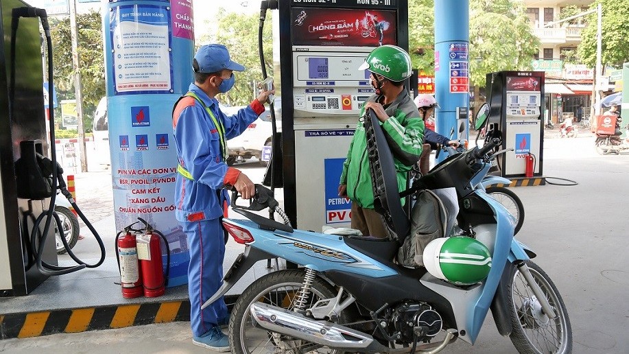 Giá xăng dầu hôm nay 21/11: Biến động nhẹ; sau 4 kỳ tăng liên tiếp, giá xăng trong nước có khả năng giảm từ 100-300 đồng/lít