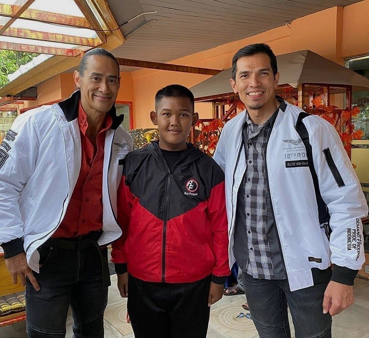 Indonesia: Cuộc sống yên bình của cậu bé giảm hơn nửa trọng lượng cơ thể Indonesia: Cuộc sống yên bình của cậu bé giảm hơn nửa trọng lượng cơ thể