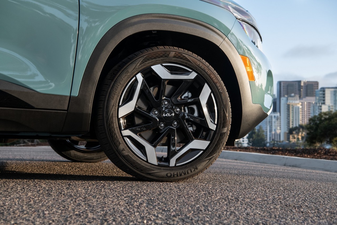 Cận cảnh Kia Seltos 2023 bản nâng cấp mới ra mắt