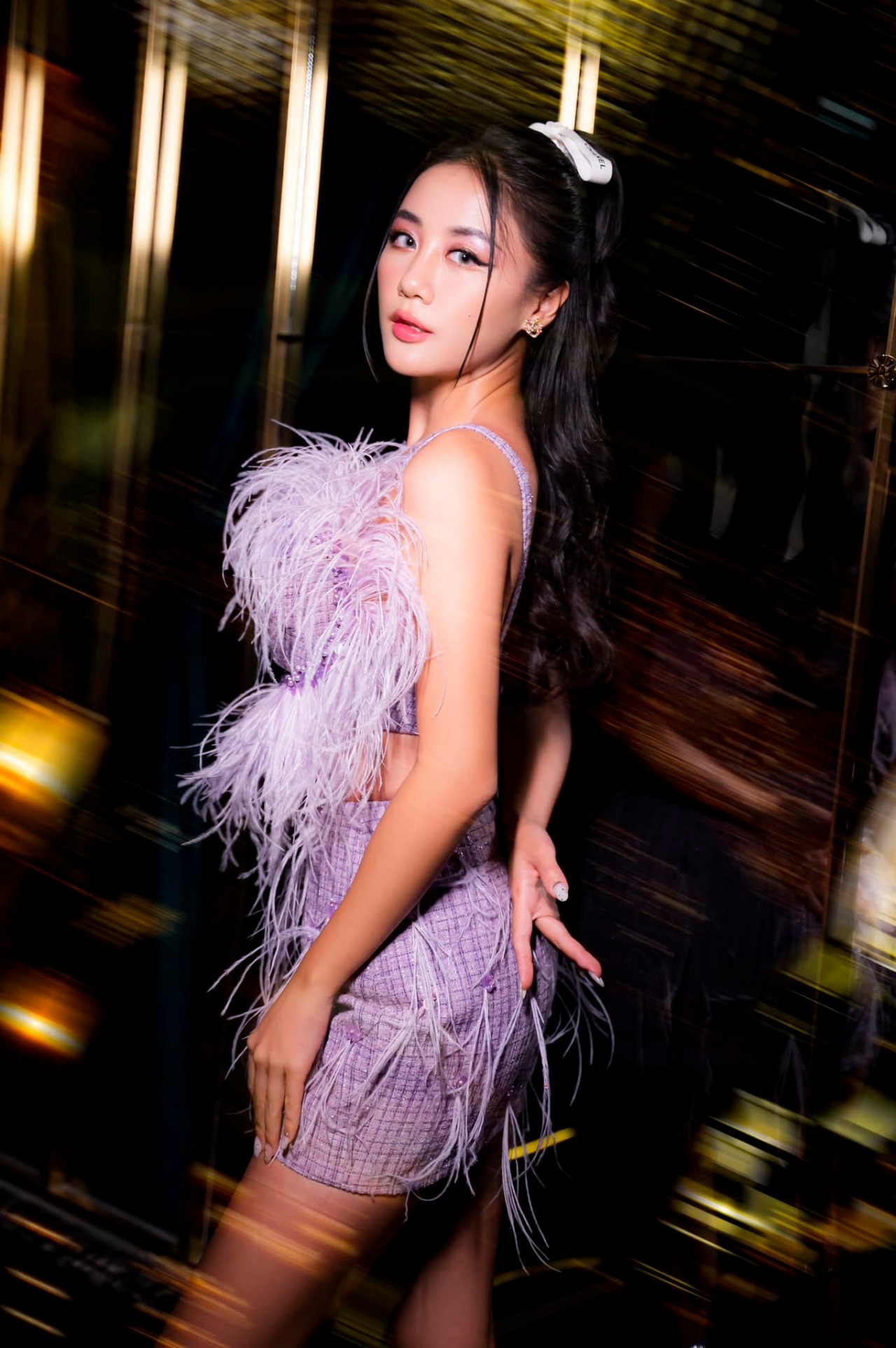 Tự Long bên các người đẹp World Cup