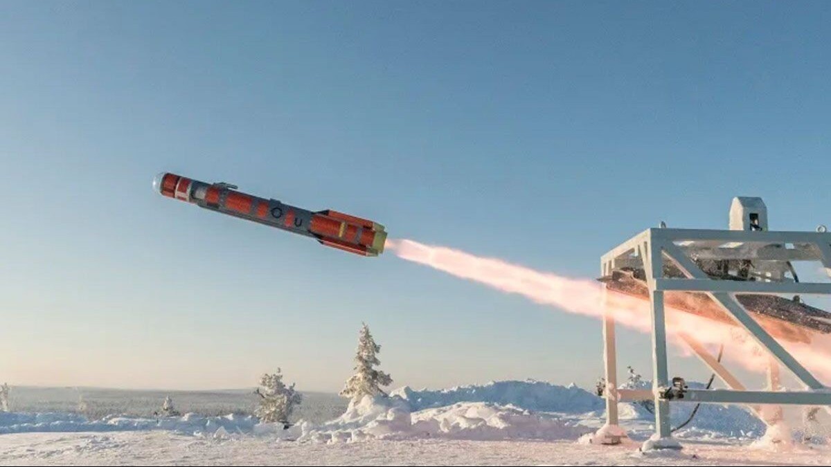 Ukraine liên tiếp nhận hỗ trợ từ phương Tây, hết tên lửa Anh đến hàng trăm nghìn Euro của Tây Ban Nha