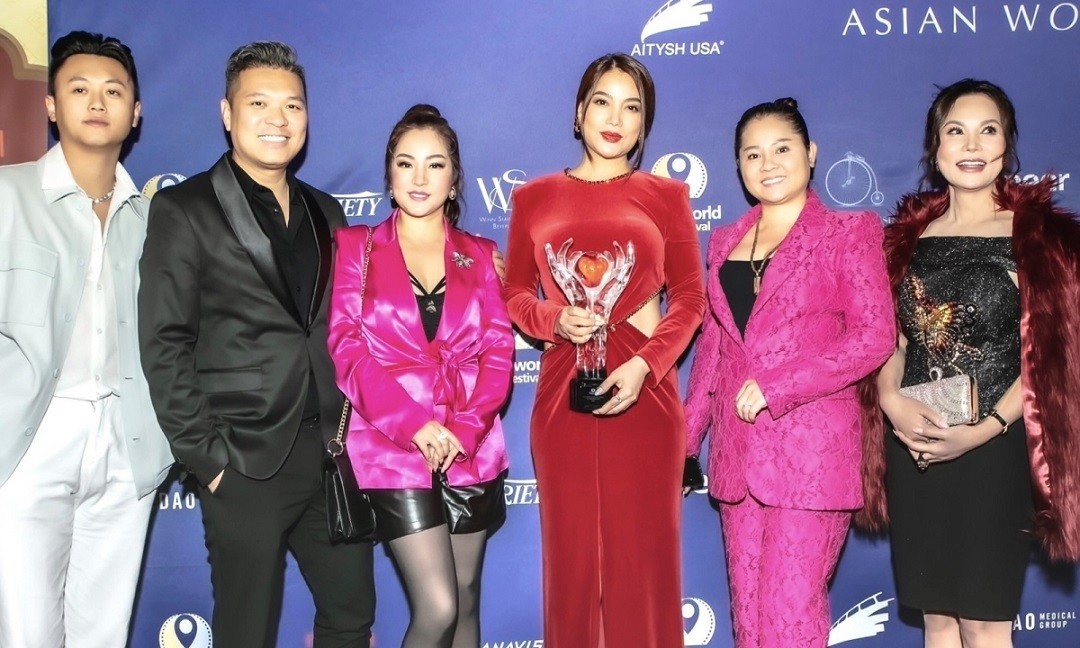 Trương Ngọc Ánh nhận giải thưởng LHP châu Á thế giới 2022 tại Mỹ