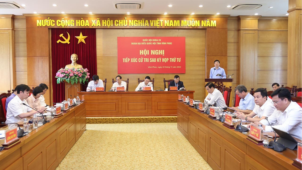 Chủ tịch UBND tỉnh Vĩnh Phúc Lê Duy Thành phát biểu tại Hội nghị tiếp xúc cử tri. Chủ tịch UBND tỉnh Vĩnh Phúc Lê Duy Thành phát biểu tại Hội nghị tiếp xúc cử tri.