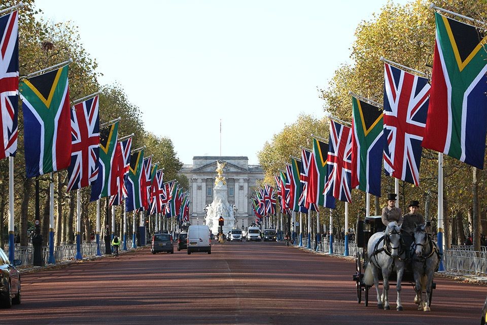 Ngày 22/11, Tổng thống Cyril Ramaphosa bắt đầu “chuyến thăm lịch sử” kéo dài 2 ngày tới Anh. Ngày 22/11, Tổng thống Cyril Ramaphosa bắt đầu “chuyến thăm lịch sử” kéo dài 2 ngày tới Anh.