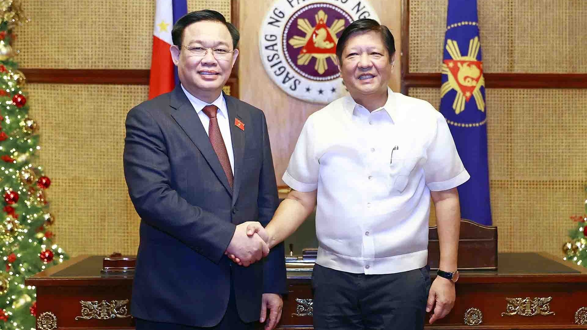 Chủ tịch Quốc hội Vương Đình Huệ hội kiến Tổng thống Philippines