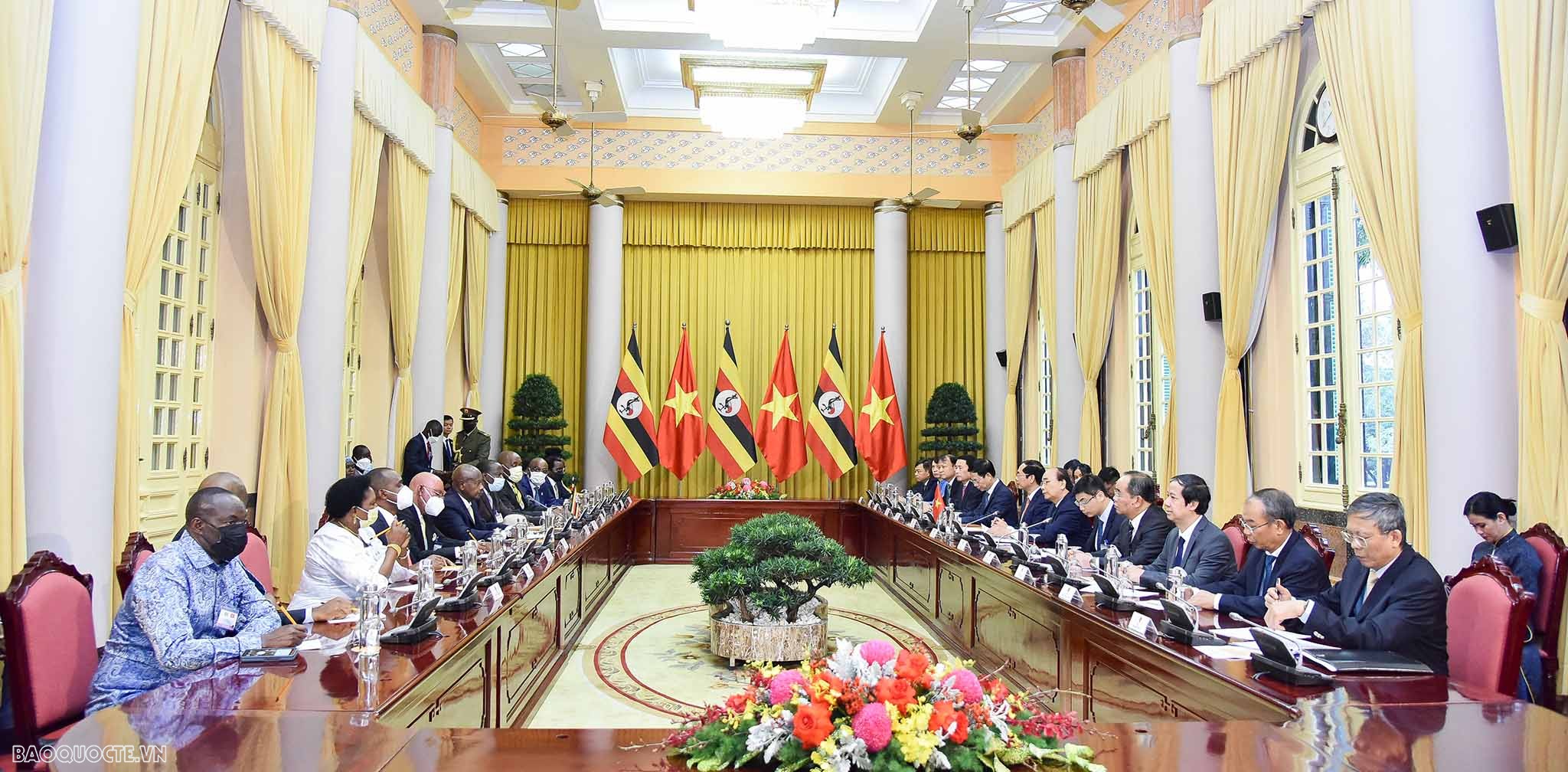 Chủ tịch nước Nguyễn Xuân Phúc chủ trì lễ đón chính thức tổng thống Uganda