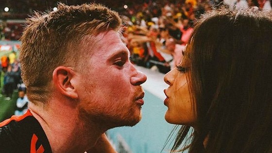 World Cup 2022: Đội tuyển Bỉ chia vui chiến thắng với gia đình trên khán đài