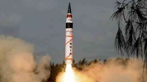 Ấn Độ phóng thử thành công tên lửa đạn đạo, triển khai trực thăng hỗ trợ Liên hợp quốc