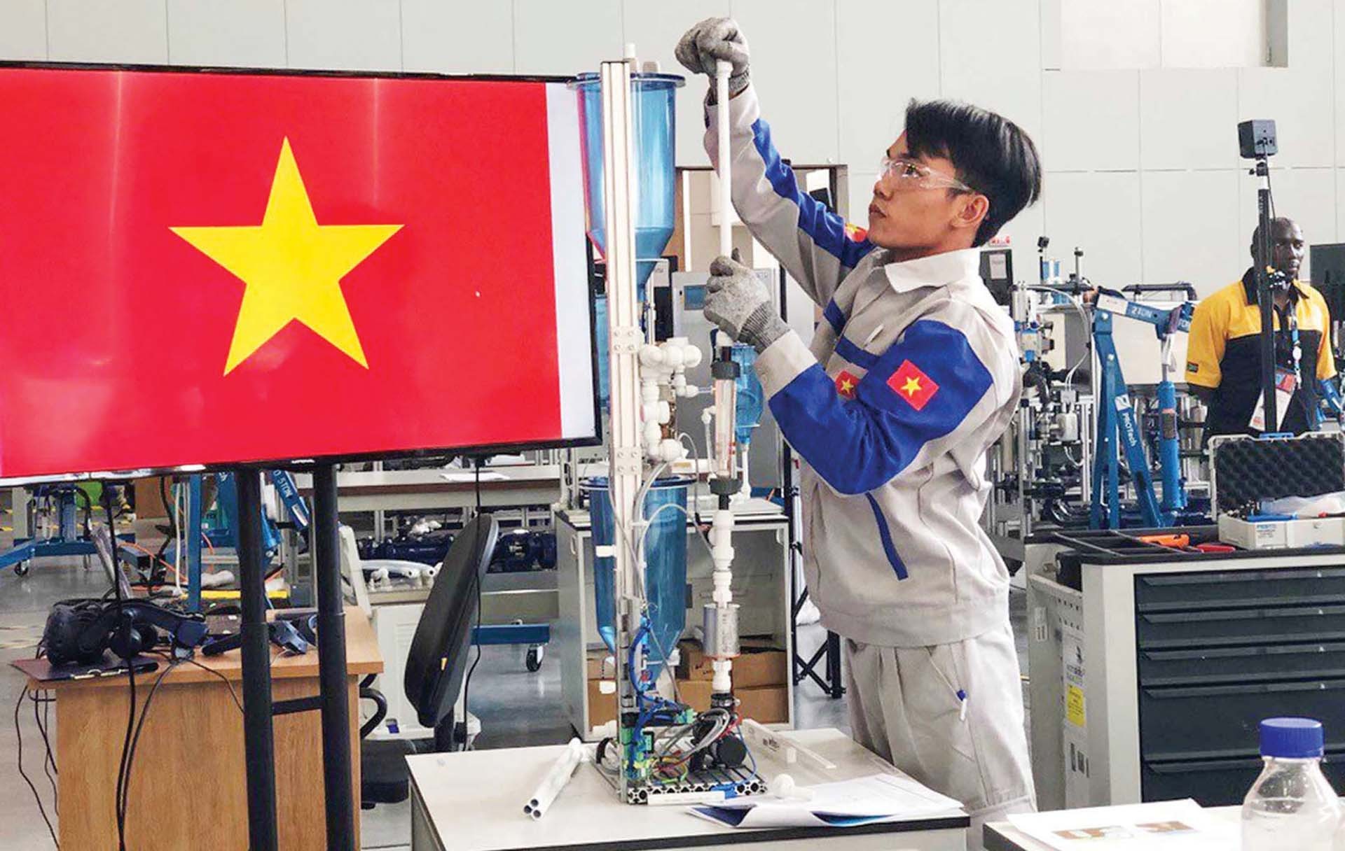 Thí sinh Đội tuyển Việt Nam tham dự  Kỳ thi Tay nghề thế giới lần thứ 45 tổ chức tại thành phố Kazan (Cộng hòa Tatarstan, thuộc Liên bang Nga). (Nguồn: gdnn.gov.vn)