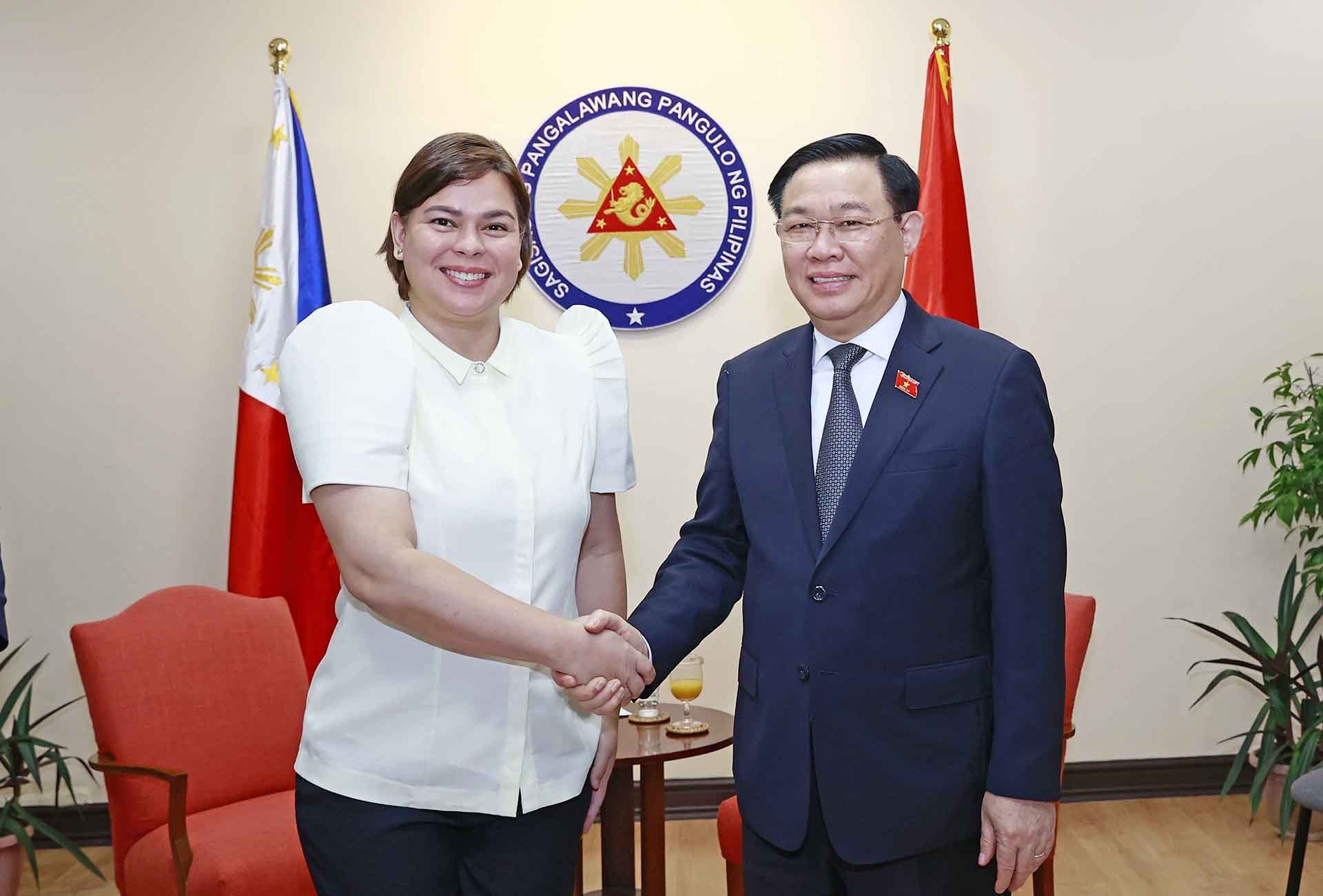 Chủ tịch Quốc hội Vương Đình Huệ hội kiến Phó Tổng thống Philippines Sara Duterte. (Nguồn: TTXVN) Chủ tịch Quốc hội Vương Đình Huệ hội kiến Phó Tổng thống Philippines Sara Duterte. (Nguồn: TTXVN)