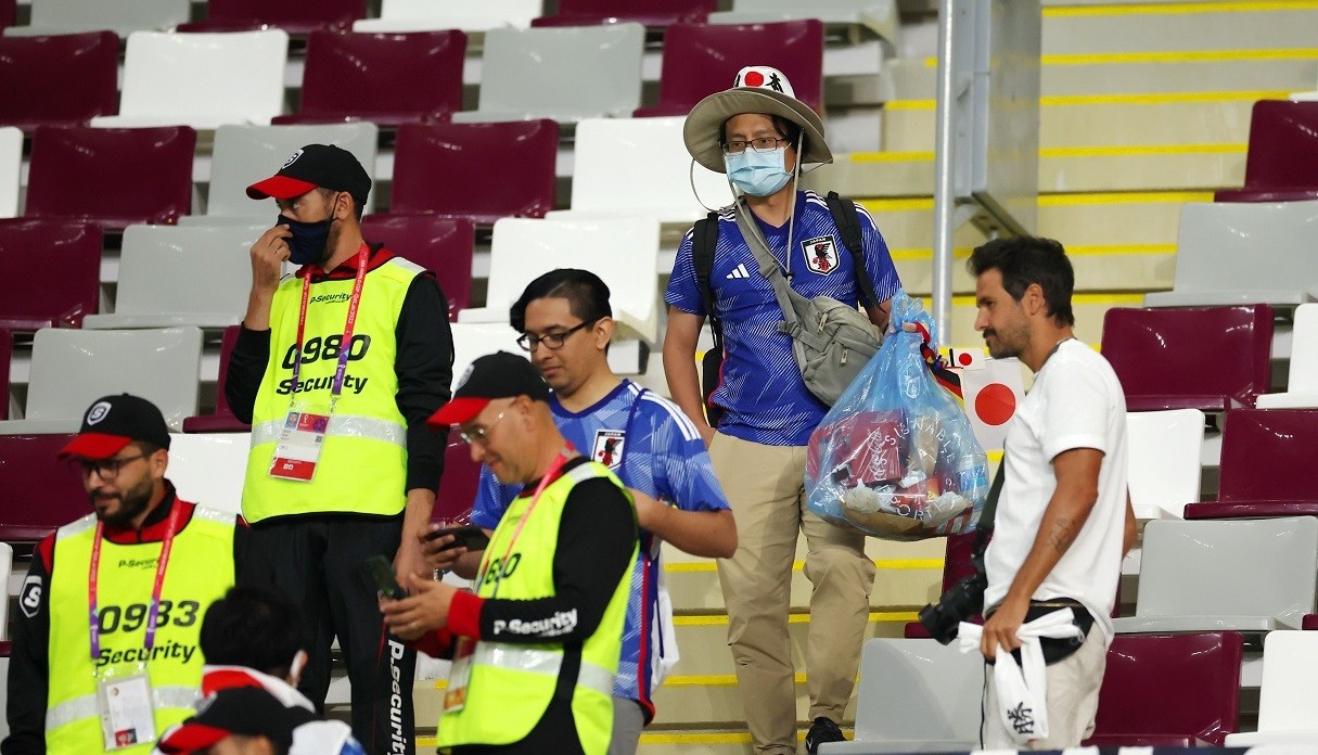 World Cup 2022: Những hình ảnh đẹp của cổ động viên và cầu thủ Nhật Bản