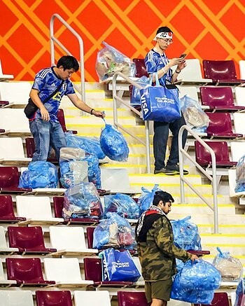 World Cup 2022: Những hình ảnh đẹp của cổ động viên và cầu thủ Nhật Bản