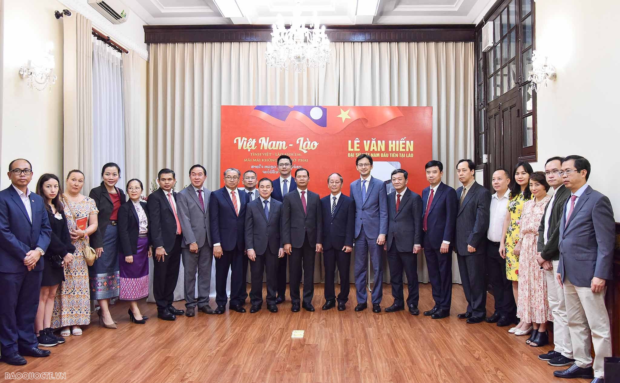 Ra mắt hai ấn phẩm đặc biệt về quan hệ Việt Nam-Lào