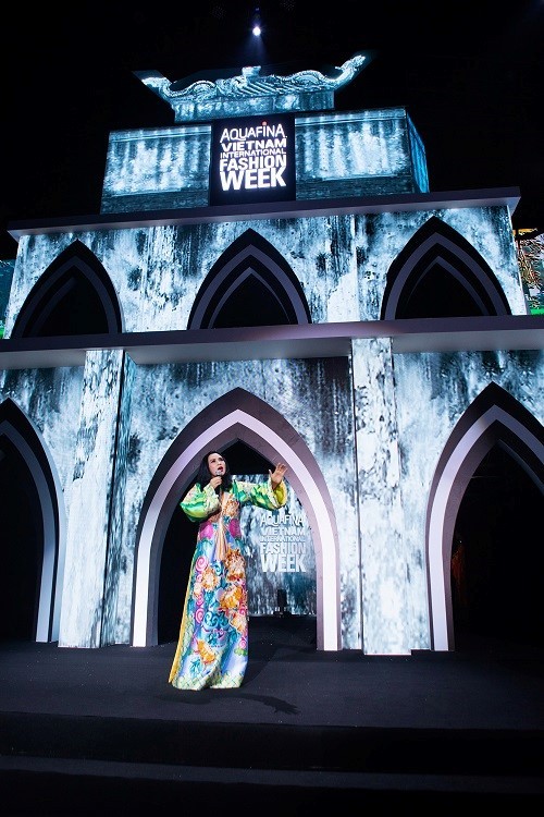 Khai mạc Tuần lễ thời trang Quốc tế Việt Nam Thu Đông 2022 tôn vinh di sản văn hóa dân tộc