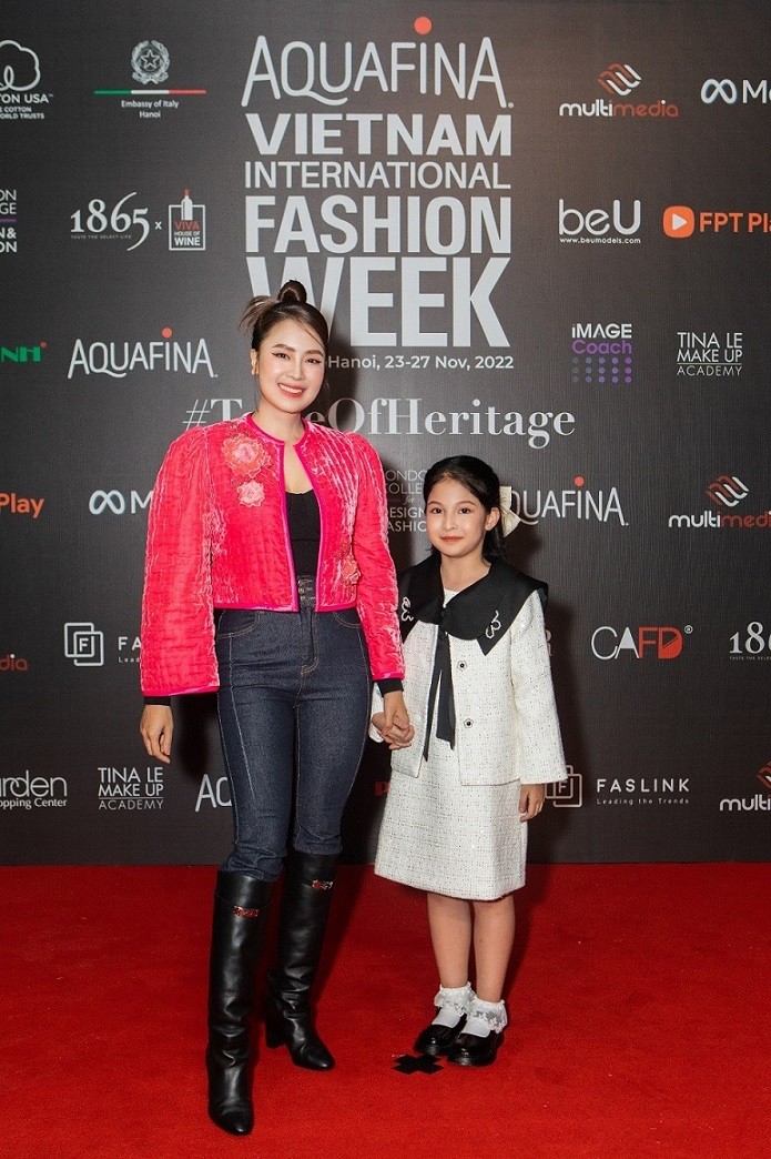 Khai mạc Tuần lễ thời trang Quốc tế Việt Nam Thu Đông 2022 tôn vinh di sản văn hóa dân tộc