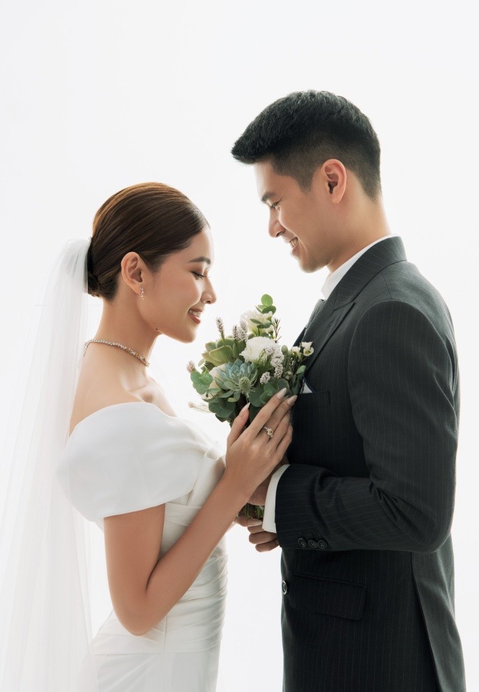 Ảnh cưới lung linh của Á hậu Thùy Dung