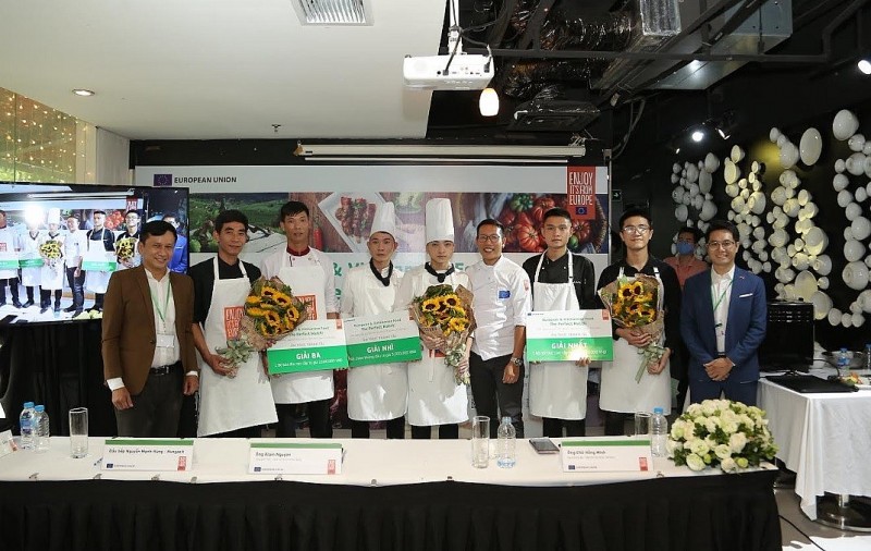 Thưởng thức thực phẩm và đồ uống đa dạng đến từ 27 quốc gia thành viên EU