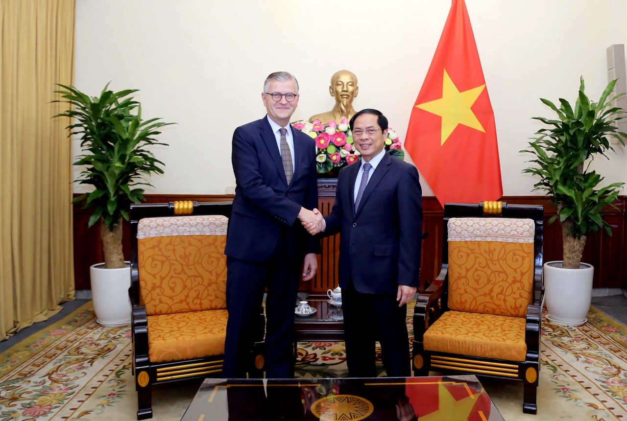 BỘ trưởng Ngoại Giao Bùi Thanh Sơn tiếp Phó Tổng Thư ký LHQ