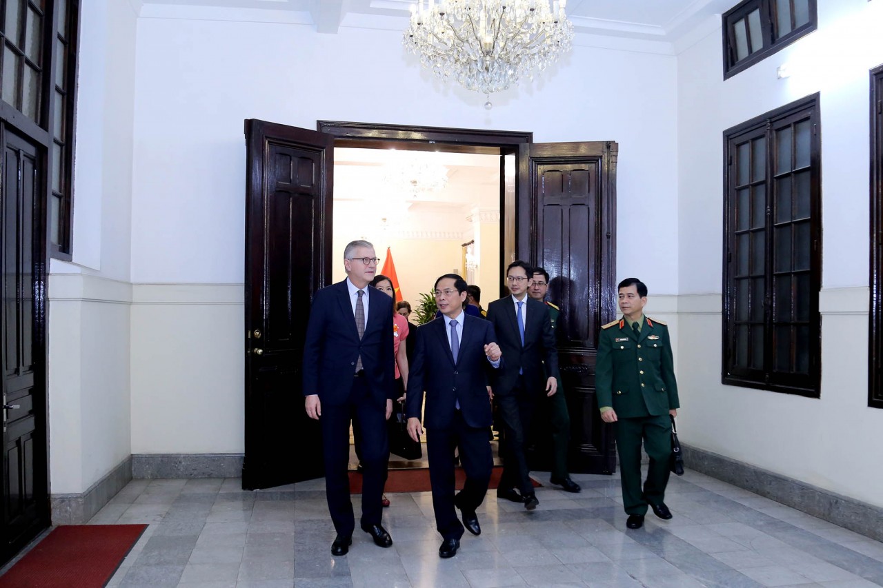 BỘ trưởng Ngoại Giao Bùi Thanh Sơn tiếp Phó Tổng Thư ký LHQ