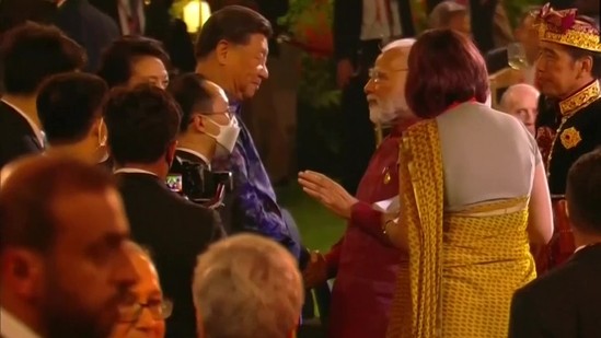 Thủ tướng Narendra Modi gặp Chủ tịch Trung Quốc Tập Cận Bình tại bữa tối G20. (Nguồn: Hindustantimes) Thủ tướng Narendra Modi gặp Chủ tịch Trung Quốc Tập Cận Bình tại bữa tối G20. (Nguồn: Hindustantimes)