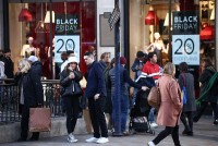 Khủng hoảng chi phí sinh hoạt ‘phủ bóng đen’ lên mùa mua sắm trước Lễ Giáng sinh