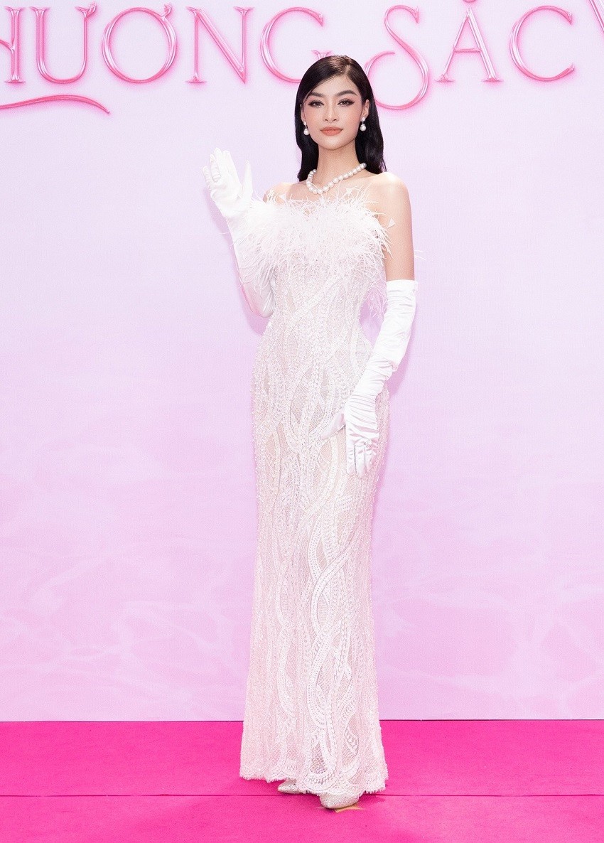 Dàn hoa, á hậu váy cắt xẻ dự chung khảo Hoa hậu Việt Nam 2022