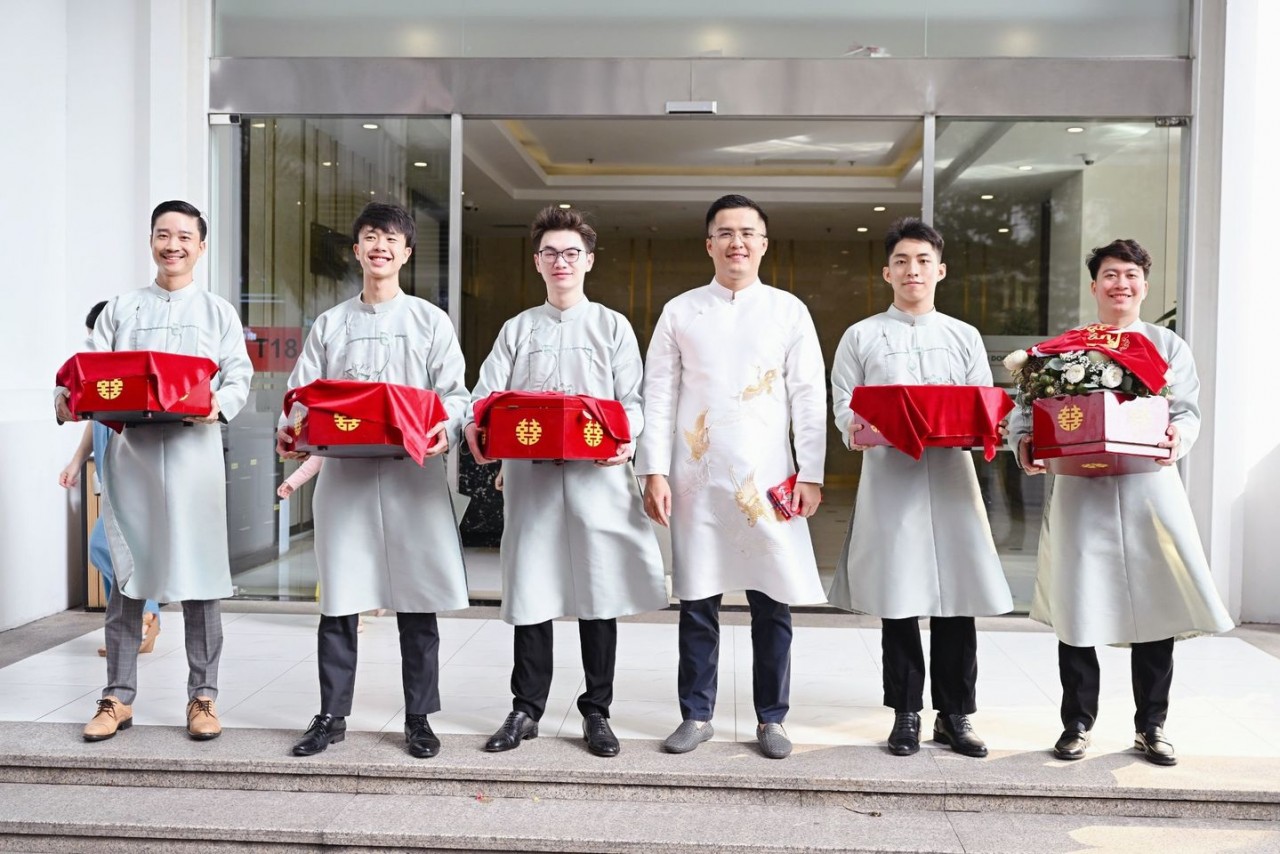 Lễ ăn hỏi đặc biệt của Hoa hậu Ngọc Hân Lễ ăn hỏi đặc biệt của Hoa hậu Ngọc Hân