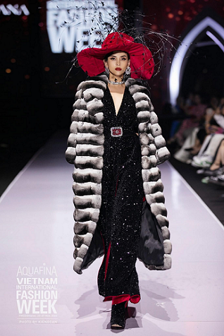 NTK Ngô Diễm Hương gây ấn tượng với đêm trình diễn BST ‘Be Your Queen’ tại Tuần lễ Thời trang Quốc tế Việt Nam Aquafina 2022 NTK Ngô Diễm Hương gây ấn tượng với đêm trình diễn BST ‘Be Your Queen’ tại Tuần lễ Thời trang Quốc tế Việt Nam Aquafina 2022