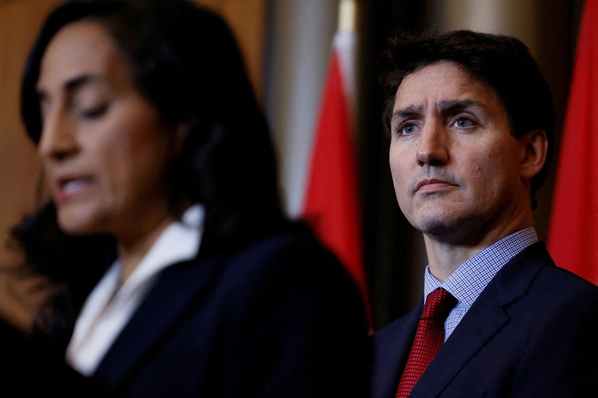 (11.28) Thủ tướng Canada Justin Trudeau và Bộ trưởng Quốc phòng Anita Anand trong một buổi họp báo tại Ottawa ngày 26/9 tại Ottawa. (Nguồn: Reuters)
