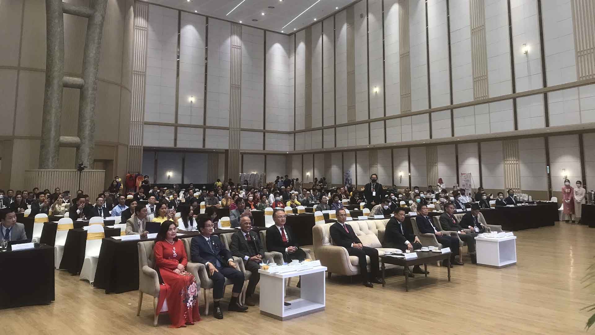 Các đại biểu tại Diễn đàn